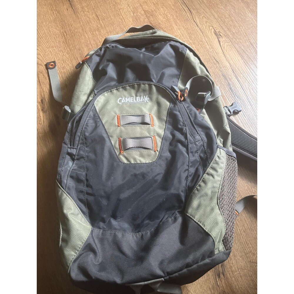 CAMELBAK Rim Runner Hydration Backpack Olive GreenAir Deflector w/Bladder